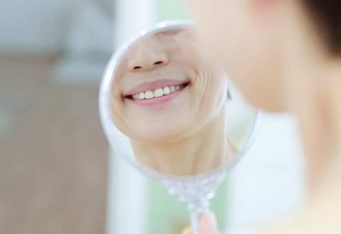 팔자주름 없애려면 이 표정 지어보세요