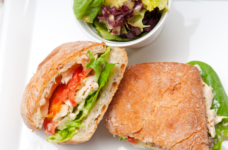 샌드위치 vs 샐러드 다이어트 때 더 도움 되는 음식은?